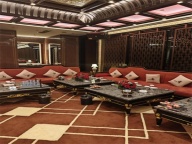 西安夜场招聘-香格里拉夜总会模特招聘，每天上完班自由着装，立